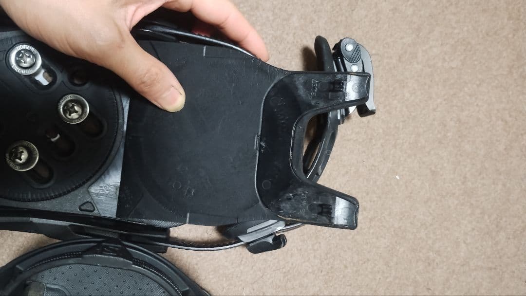 サロモン　ホログラム　S　ビンディング　スノーボード