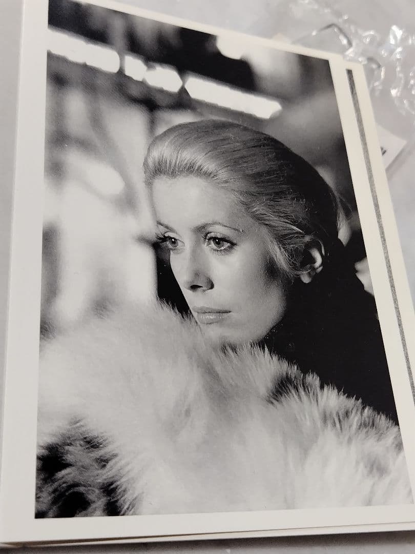 マリリン・モンロー メダルとポストカードセット