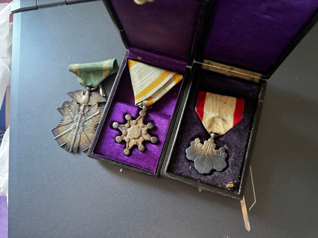 白色桐葉章 勲七等瑞宝章 功七級金鵄勲章 3個セット ケース付き 純銀製