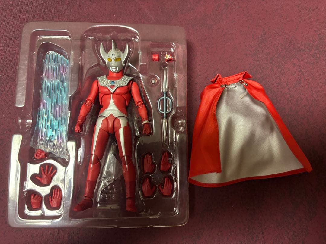 【開封美品】フィギュアーツ　ウルトラマンタロウ+改造ブラザーズマント