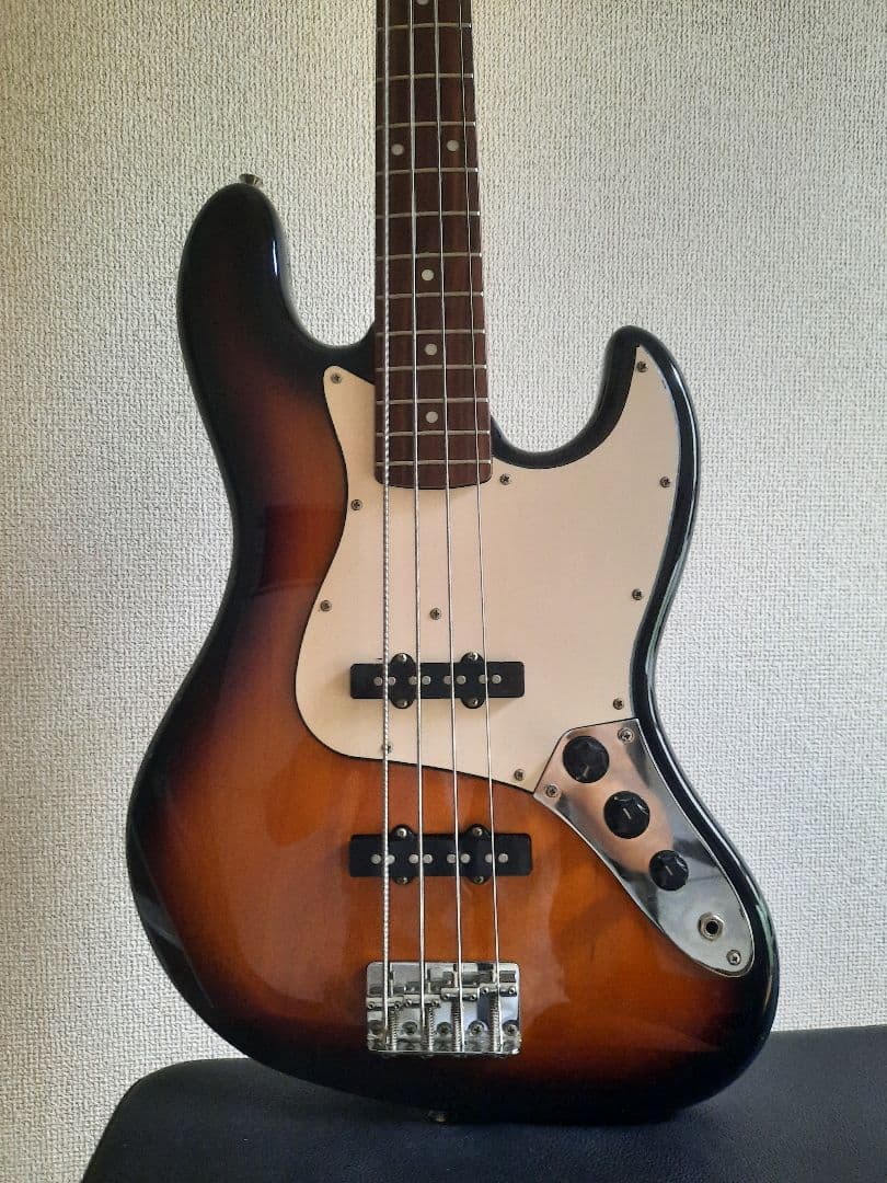Squier Jazz Bass サンバースト