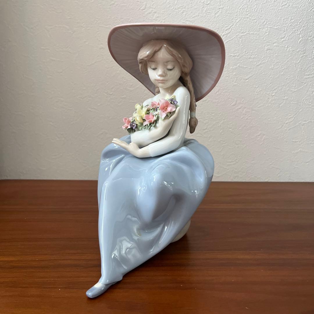 リアドロ　花の香りに包まれて　人形　置物
