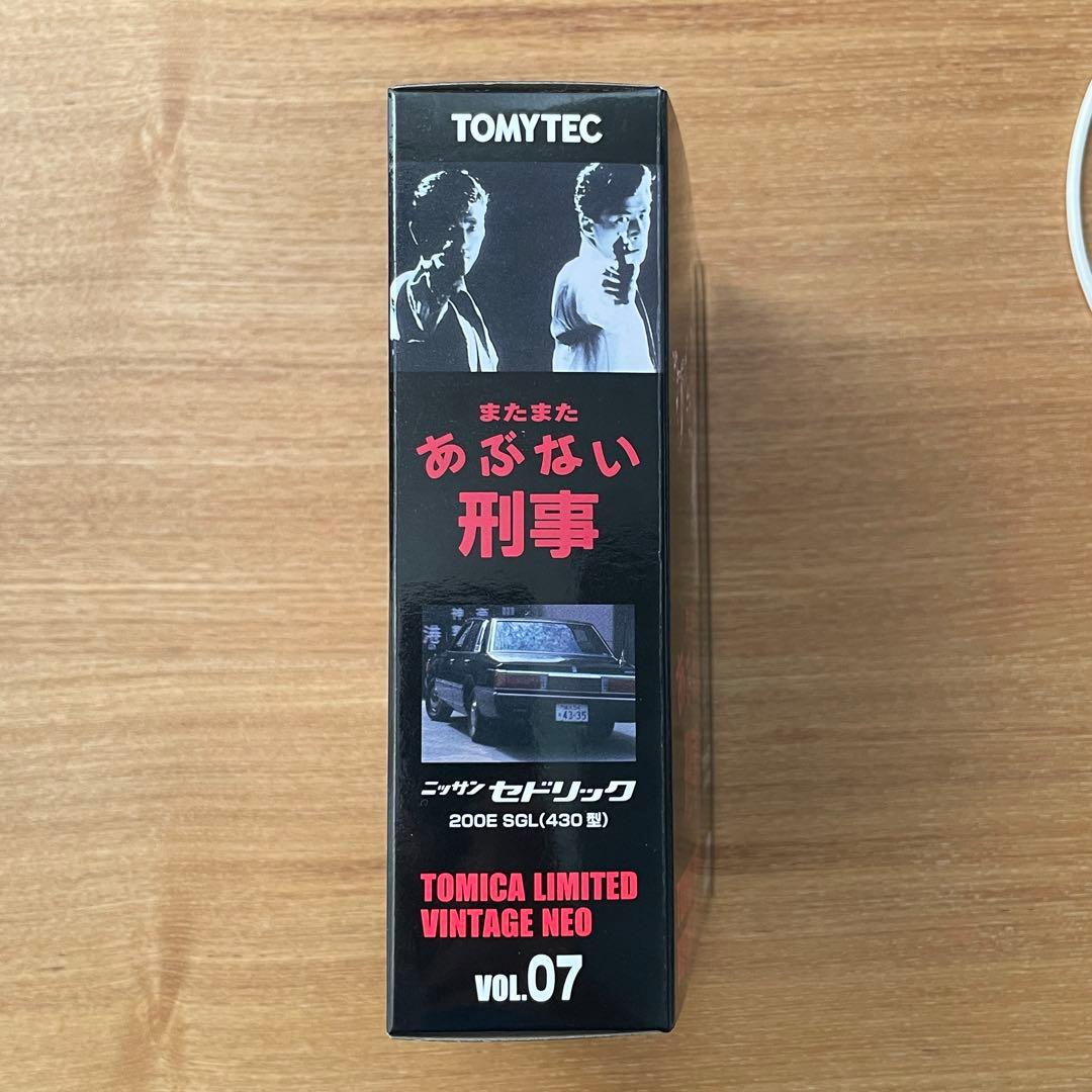 トミカ リミテッド ヴィンテージ ネオ　あぶない刑事 07　ニッサン セドリック