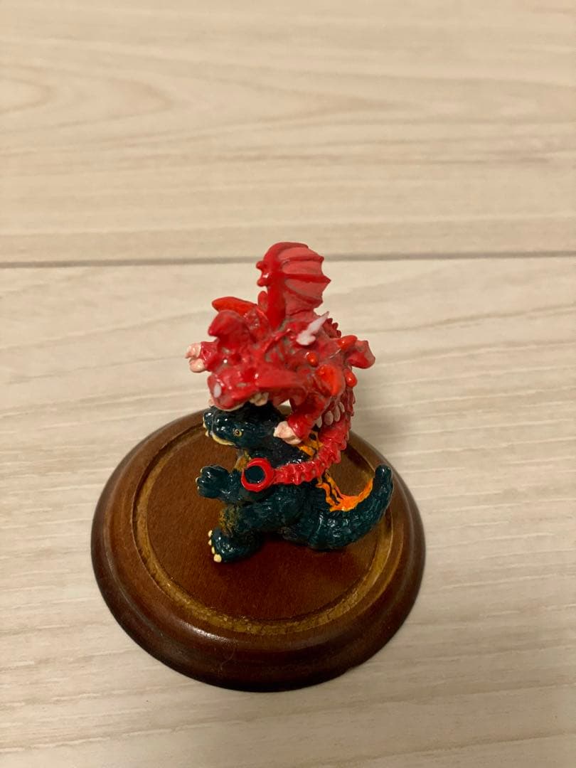 ゴジラvsデストロイア フィギュア ドーム型ケース入りジオラマ