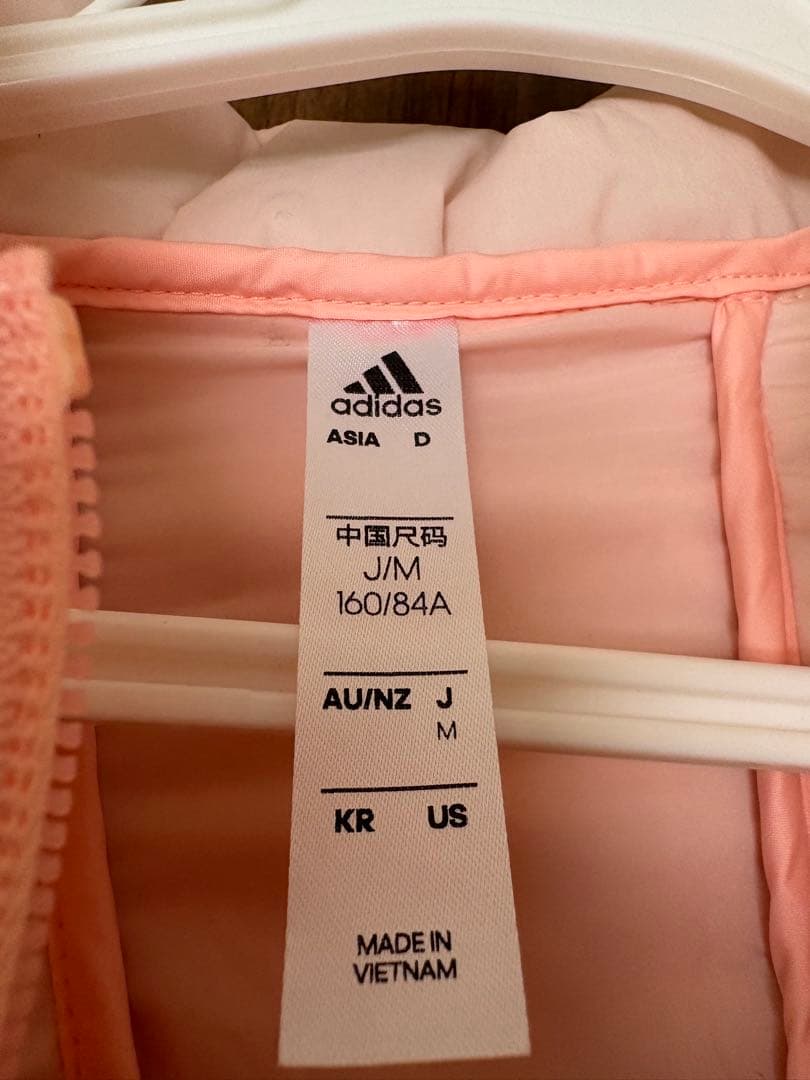 adidasゴルフ！ピンクのパファージャケット（レディース）
