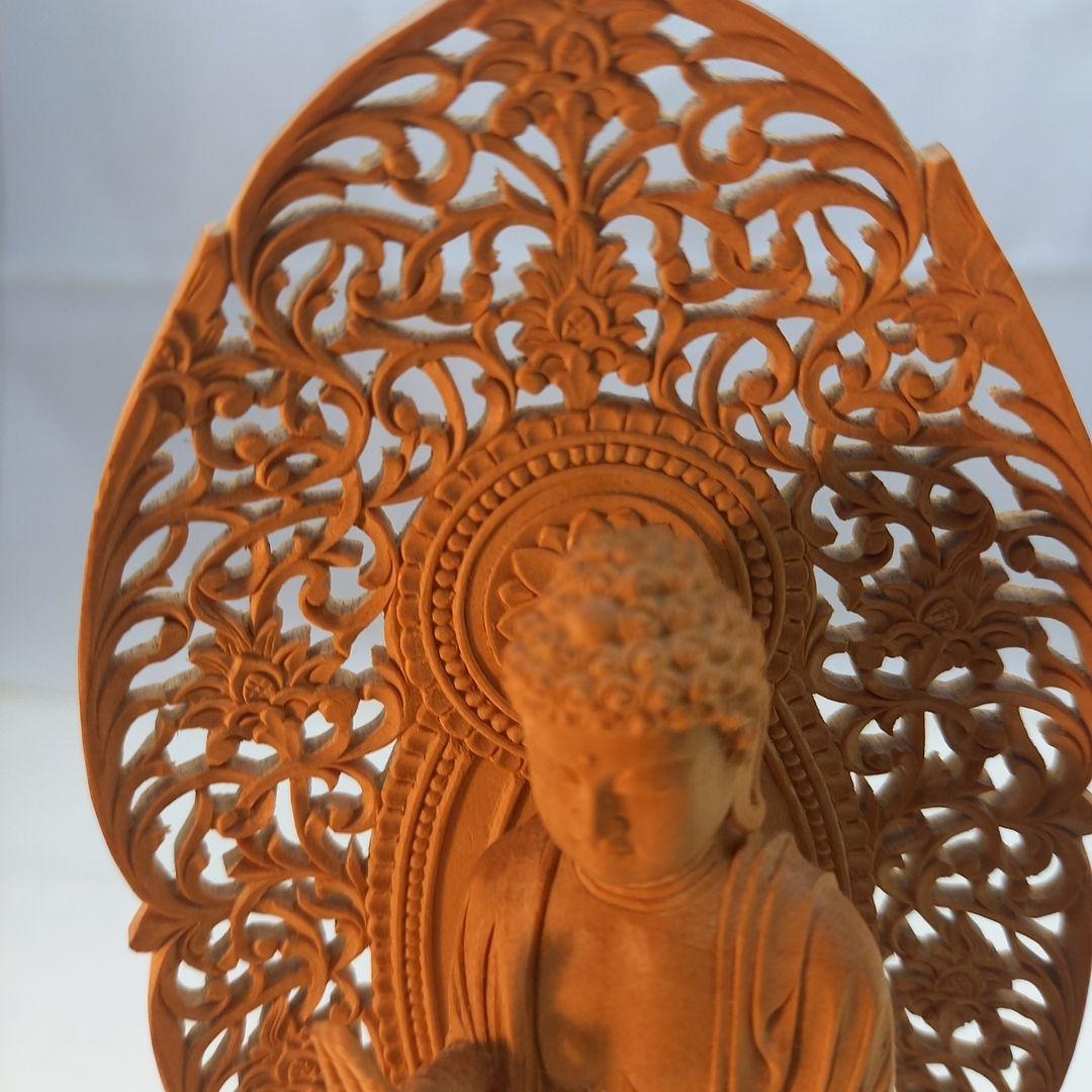 木彫の仏像　阿弥陀如来(あみだにょらい)　立像