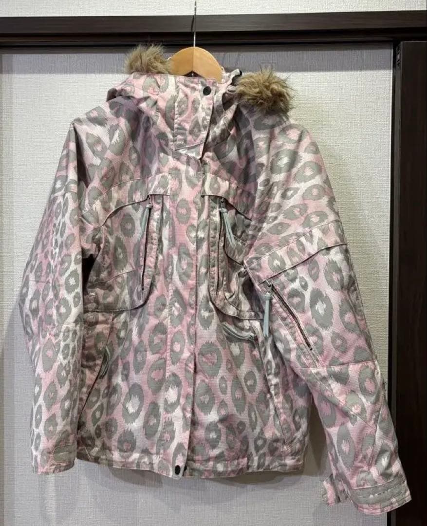 あ*い様 美品　ヒョウ柄　スノーボードウェア　M ジャケット　スノボ　ファー
