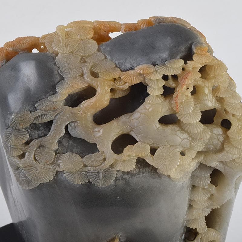 中国　玉石寿山石彫刻　鶴松刻　置物　唐木台付　V　R9120