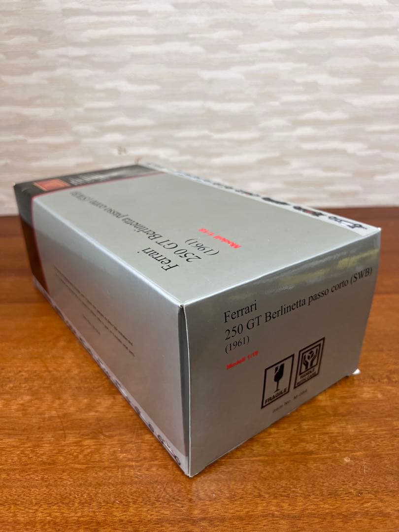 No279 ミニカー1/18 Ferrari 1961 250 GT