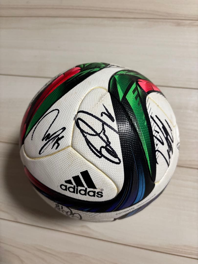 Jリーグ　ベルマーレ選手サイン入り試合球