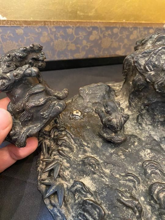 ■送料無料■ 銅器　獅子　古美術　骨董賓　岩上の獅子　水晶？