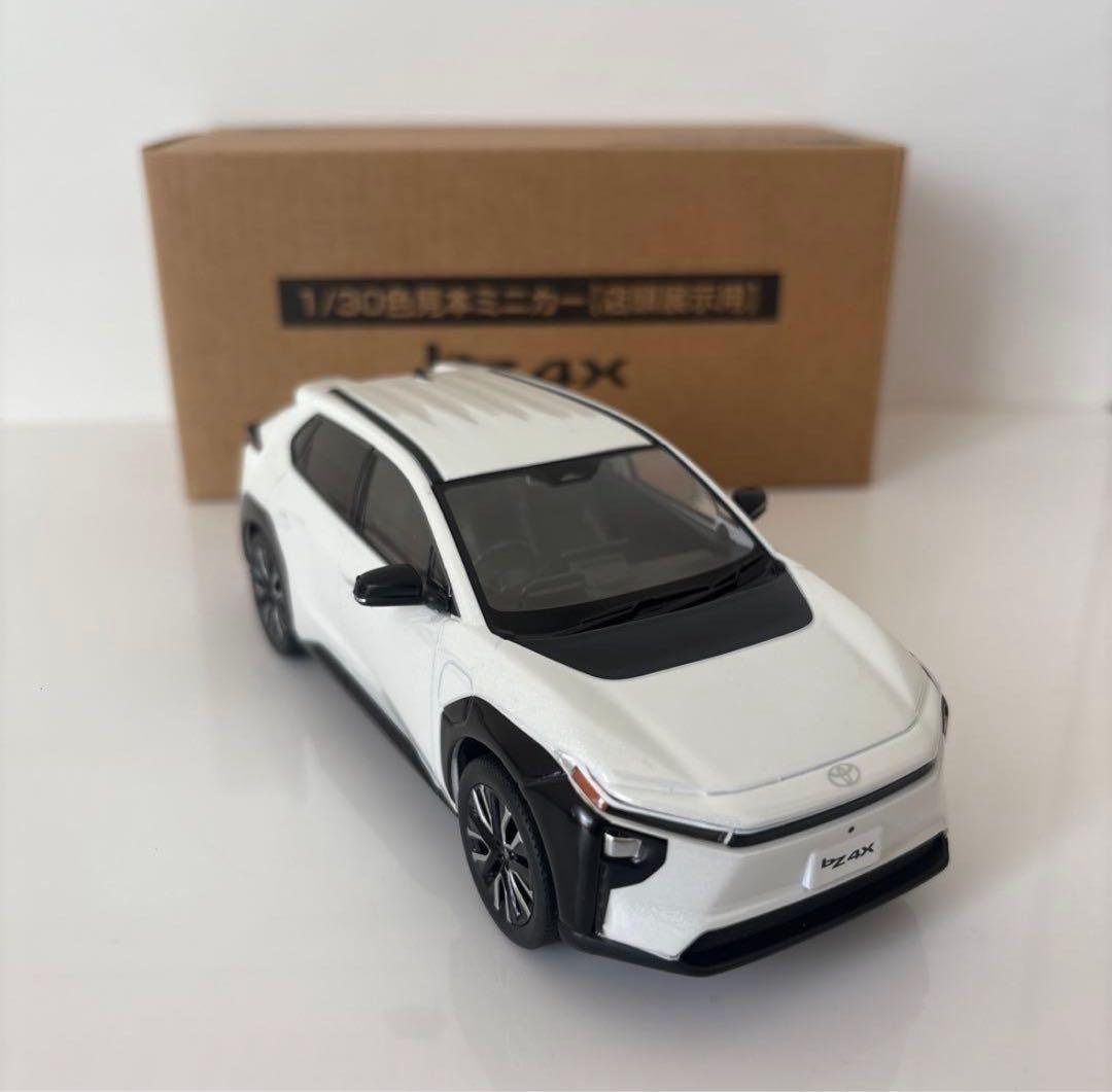 トヨタ 新型bZ4X ミニカーカラーサンプル プラチナホワイトパール【非売品】