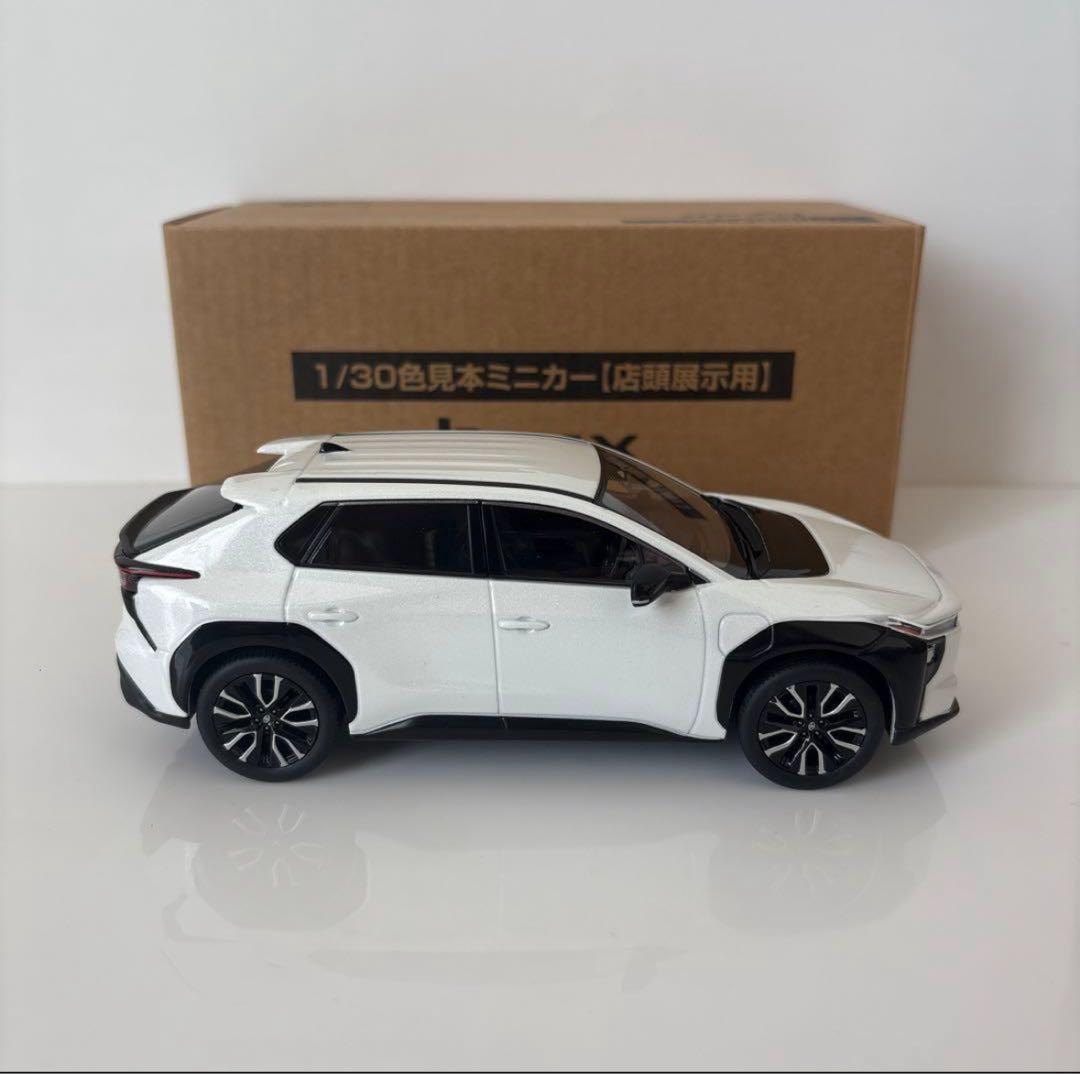 トヨタ 新型bZ4X ミニカーカラーサンプル プラチナホワイトパール【非売品】