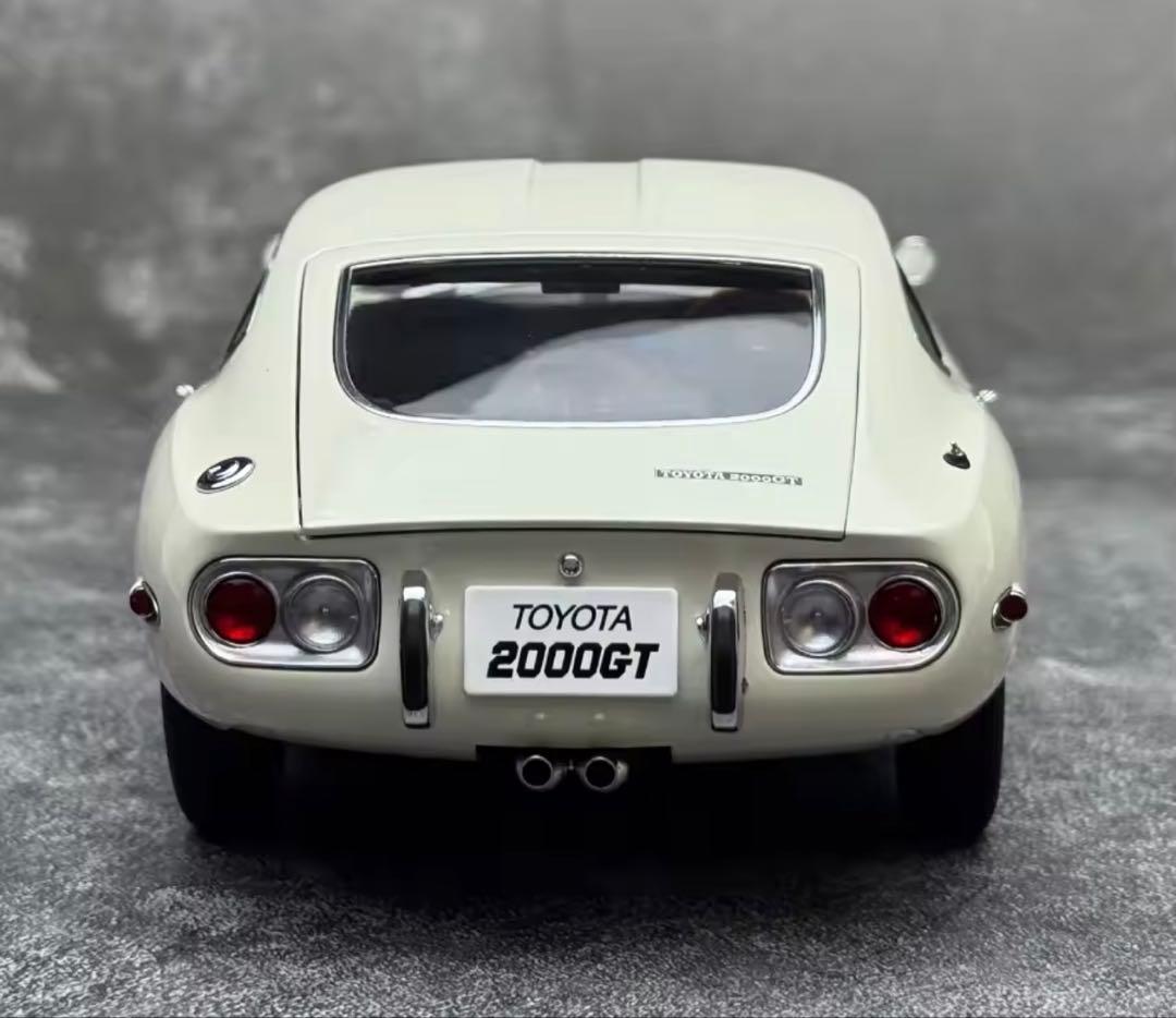 オートアート 1/18ダイカストトヨタ 2000GT ￼ミニカー