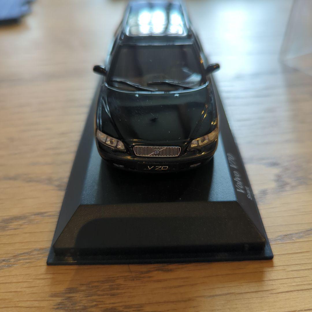 M014【B品】MINICAMPS　ミニチャンプス　Volvo ボルボ　V70