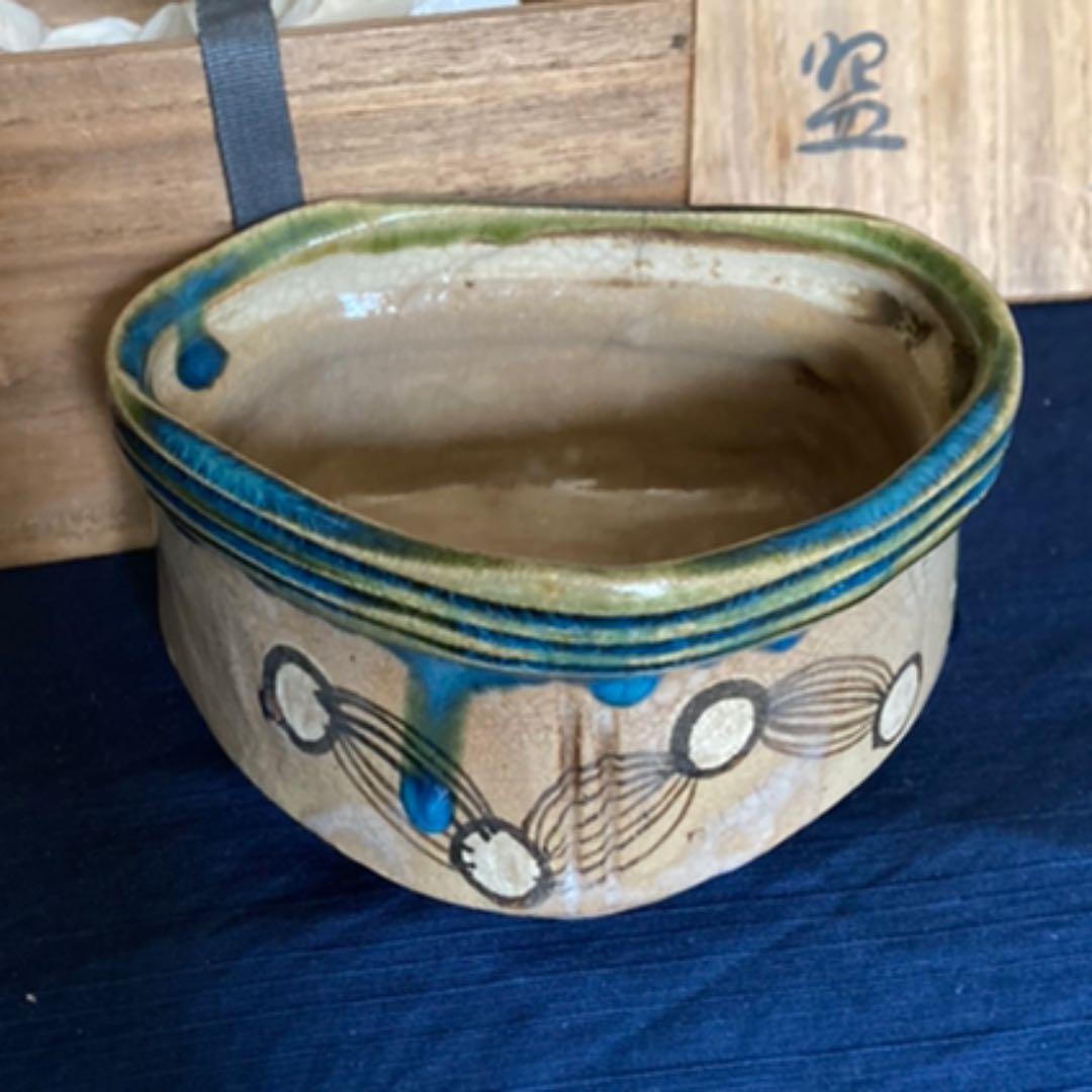 鳴海織部　踏形茶碗　茶道具