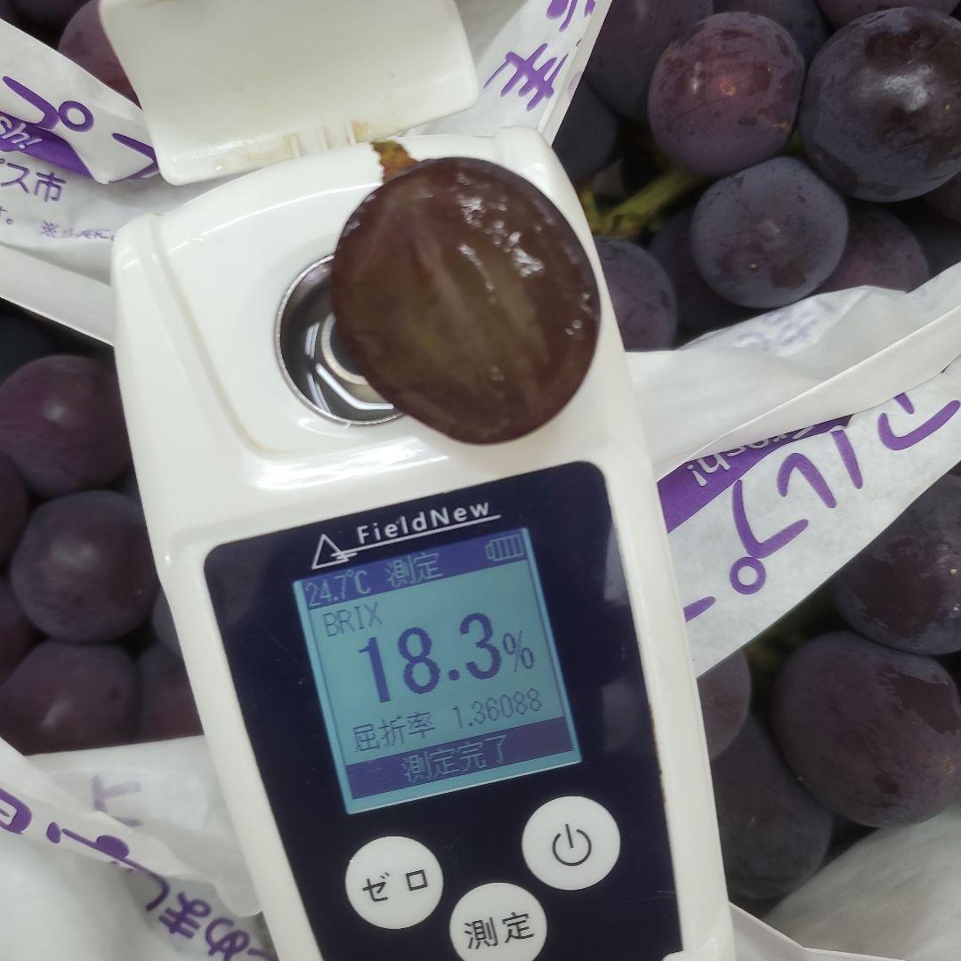 4️⃣ 山梨県産 種無し巨峰 １１房入り 箱込み5.6キロ