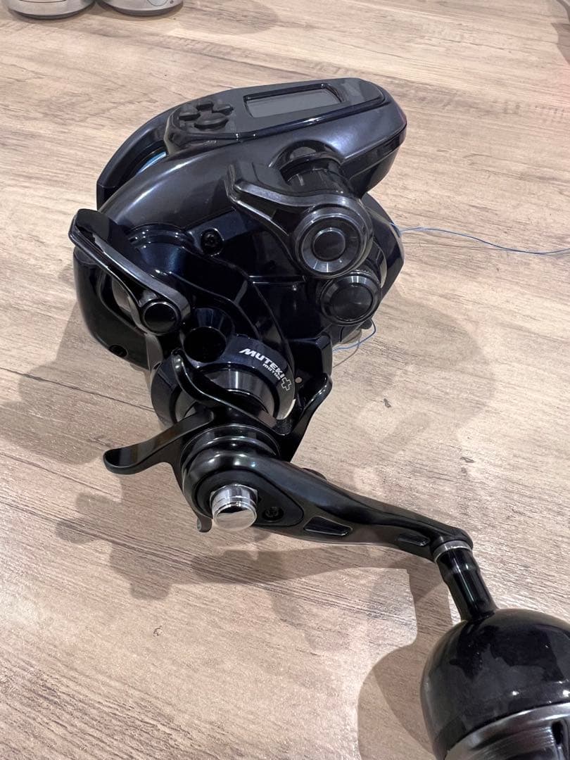 ゆ*あ様 送料込み！！シマノ 22 フォースマスター 3000 電動リール　落と