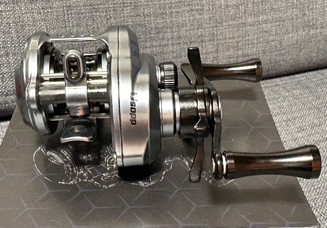 明日までセール！新品 超軽量 丸型ベイトフィネスリール　左ハンドル ベイトリール