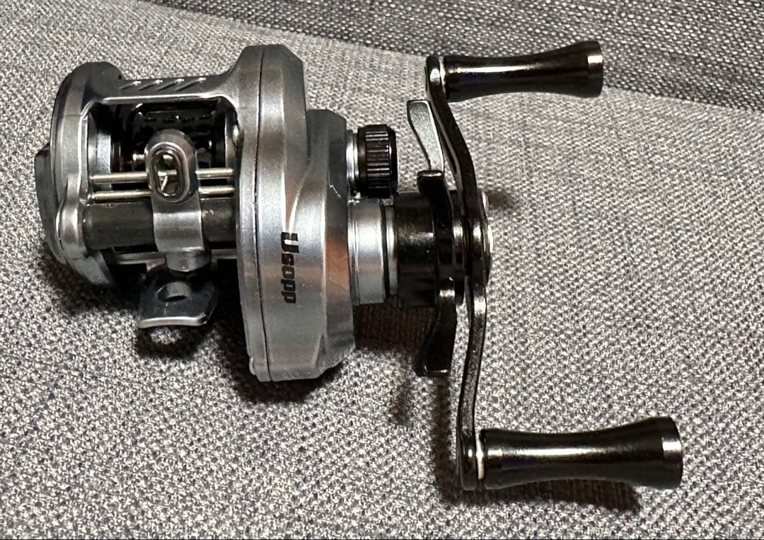 明日までセール！新品 超軽量 丸型ベイトフィネスリール　左ハンドル ベイトリール