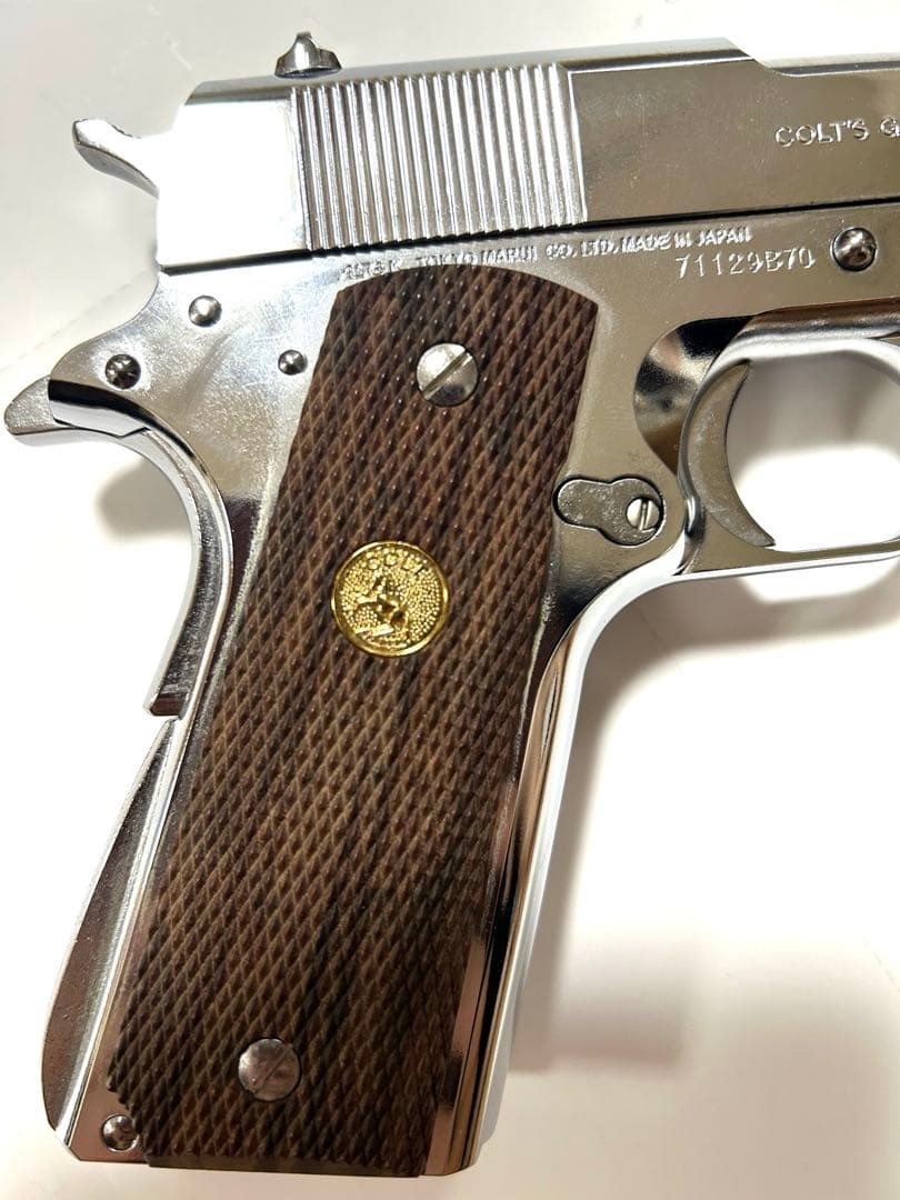 コルトガバメント　ニッケルフィニッシュ