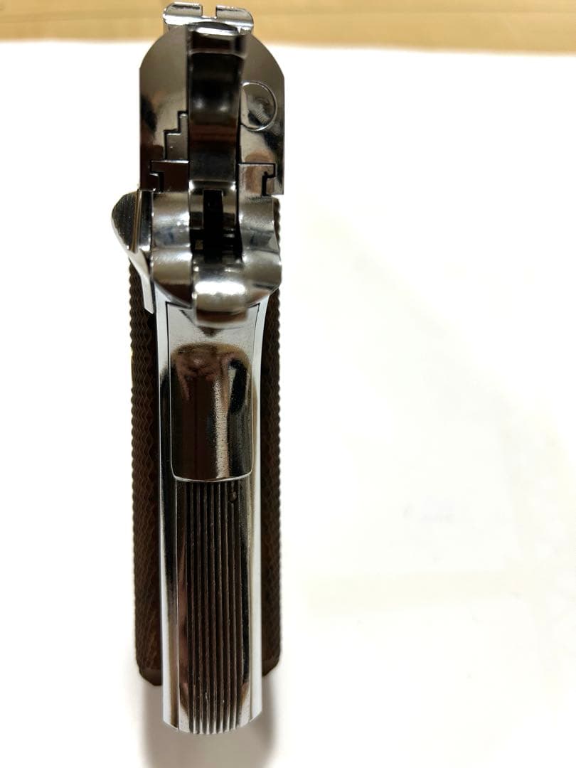 コルトガバメント　ニッケルフィニッシュ