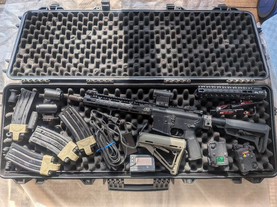 東京マルイ　次世代電動ガン　M4 ハードケース付き