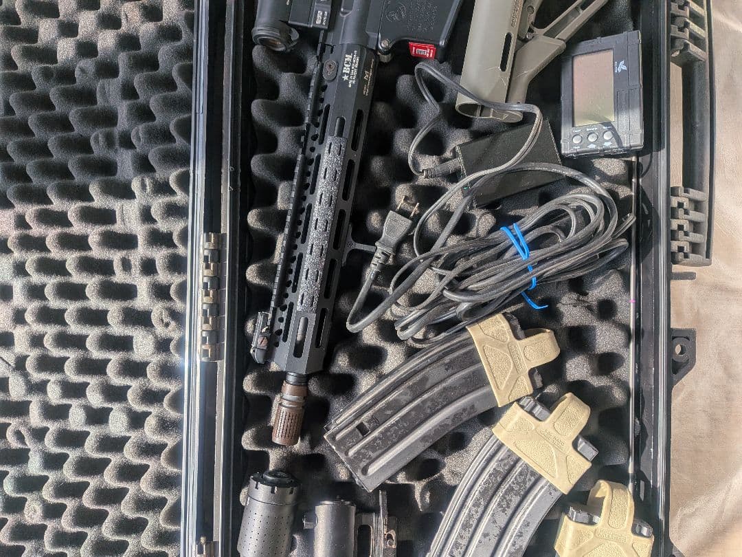 東京マルイ　次世代電動ガン　M4 ハードケース付き