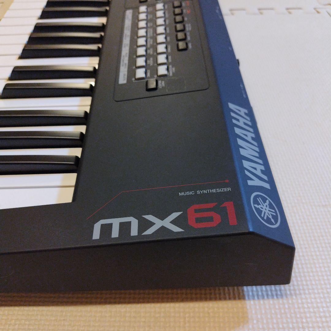 YAMAHA MX61 シンセサイザー 61鍵 専用ケース、フットスイッチ等付属