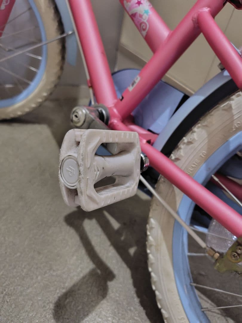 18インチ？ピンクの幼児用自転車 前カゴ付き