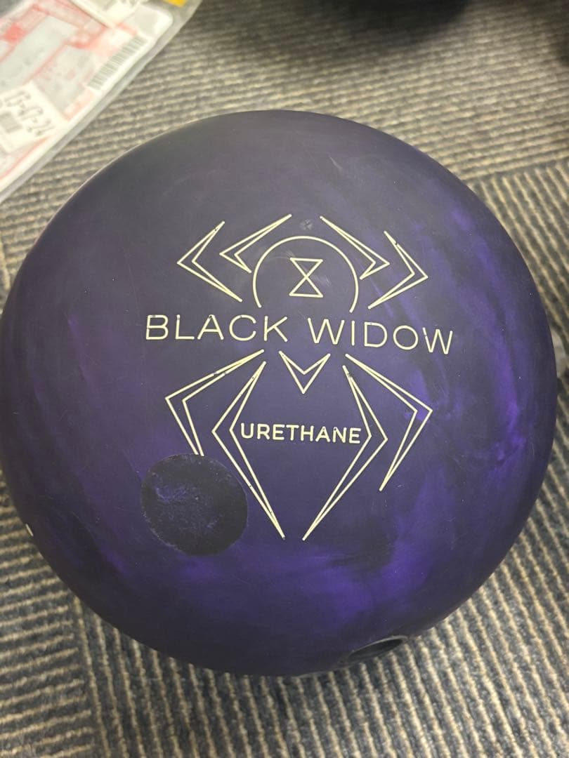 BLACK WIDOW ボウリングボール ウレタン