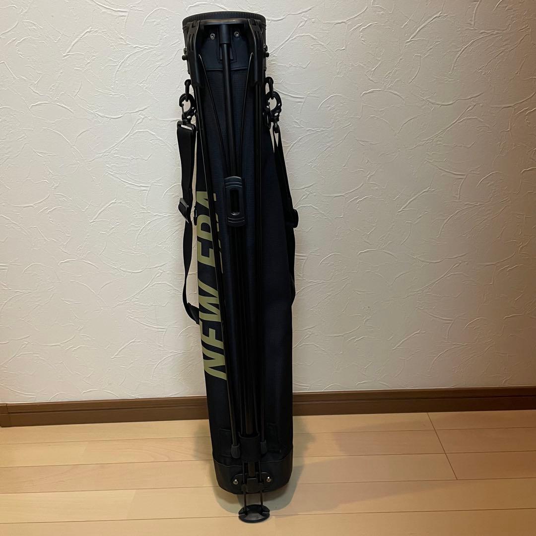 ニューエラ(NEW ERA)セルフスタンドバッグ ブラック / 金ロゴ