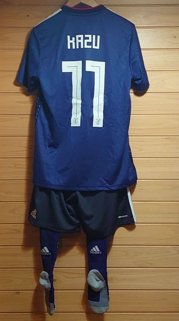 アディダスサッカー日本代表ユニフォーム　上シャツＬ、下パンツM＆ソックスセット