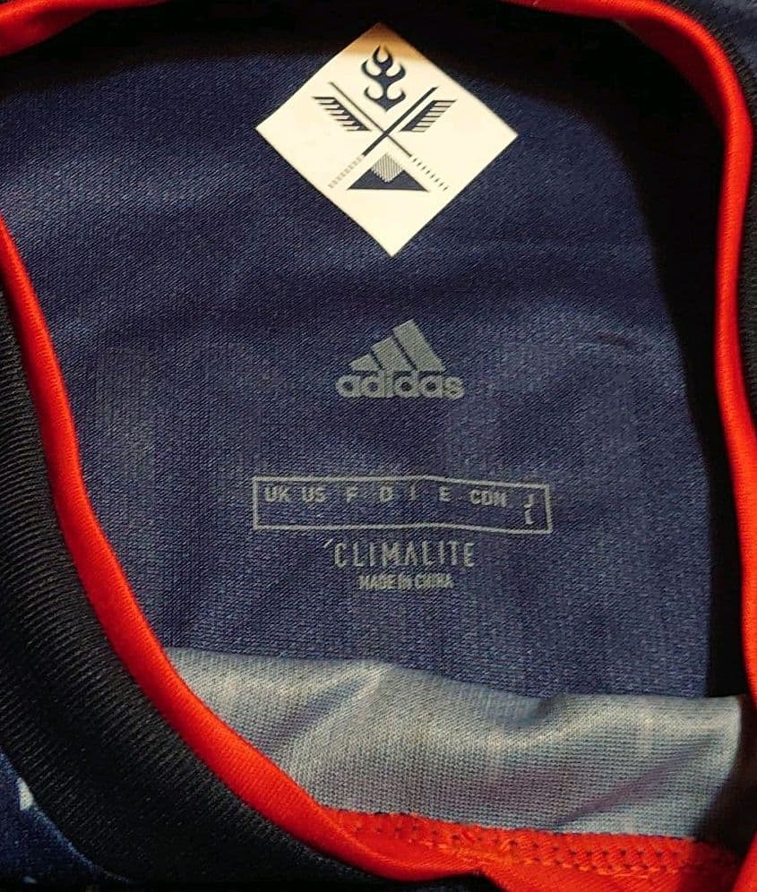 アディダスサッカー日本代表ユニフォーム　上シャツＬ、下パンツM＆ソックスセット