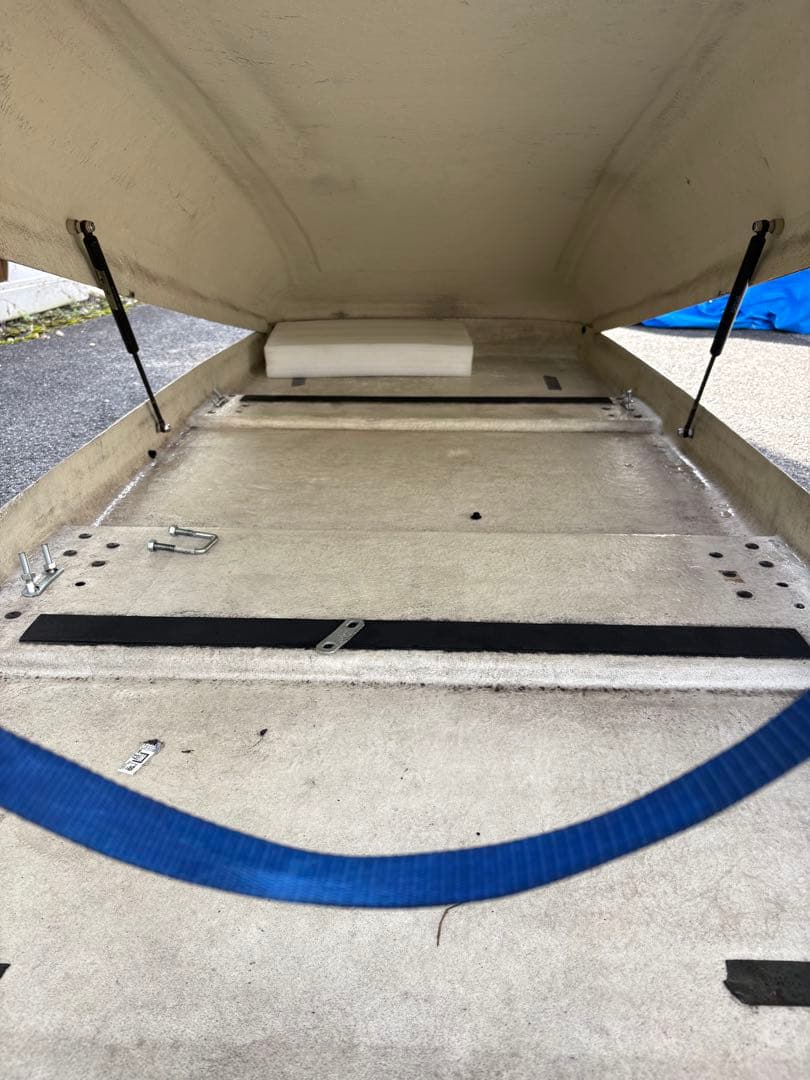 最終値下げ、送料込み！！！！カリスマルーフボックスとルーフキャリア付き 鍵セット