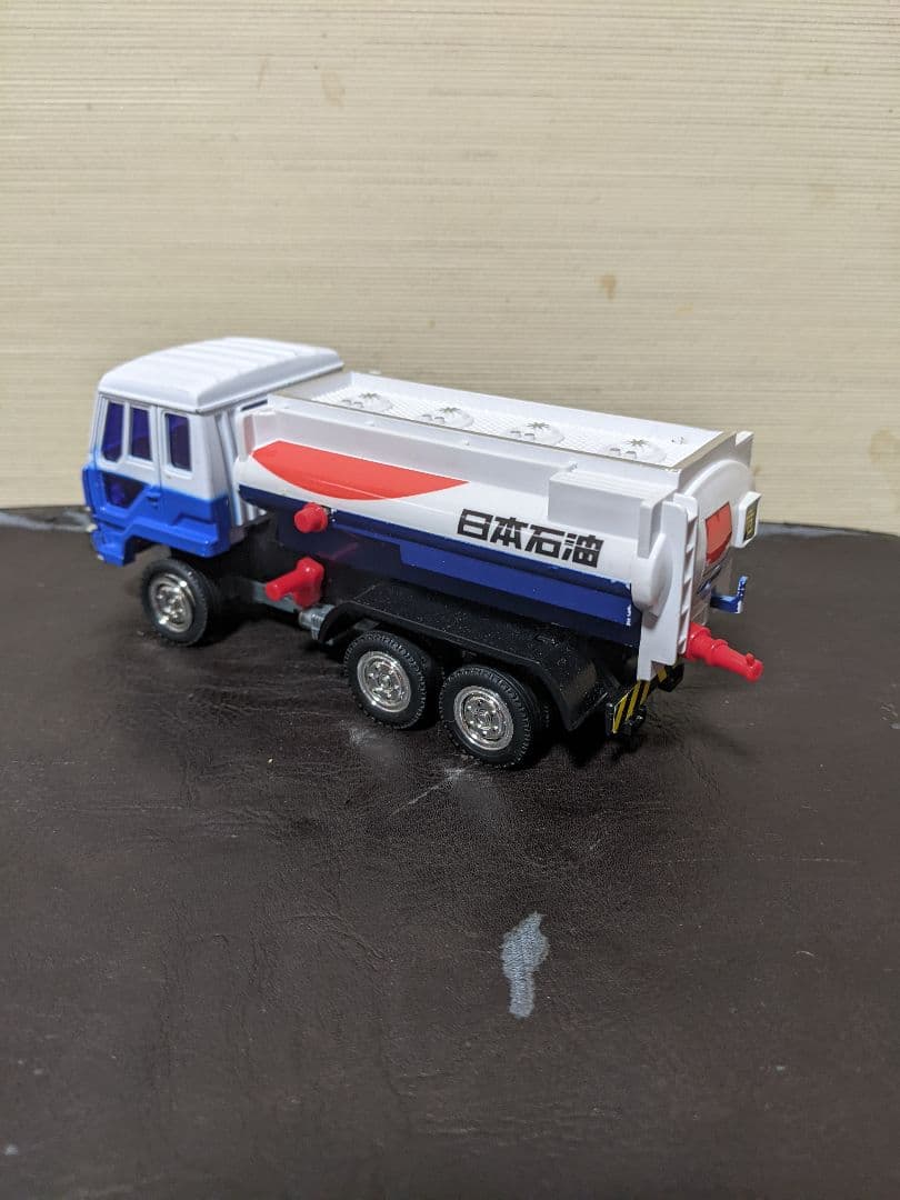 ヨネザワ　ダイヤペット　日本石油大型ふそうタンクローリー