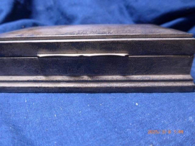 スターリングシルバーの刻印のある箱です。506gあります