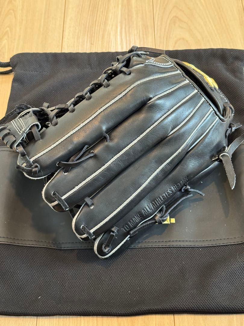 【美品】アンダーアーマー　野球硬式グラブ　外野手用　黒　(1300671）