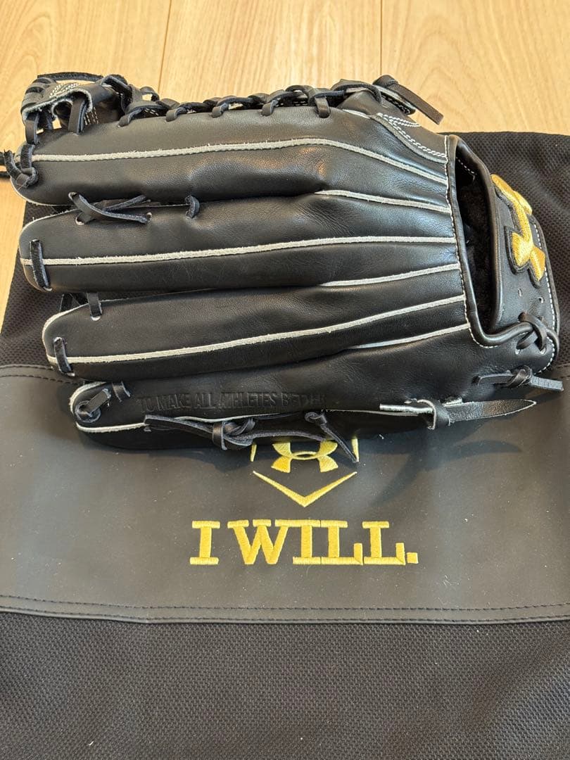 【美品】アンダーアーマー　野球硬式グラブ　外野手用　黒　(1300671）