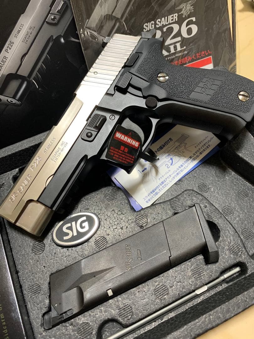 美品　東京マルイ SIG シグ P226R ハーフステンレスシルバーライト付き