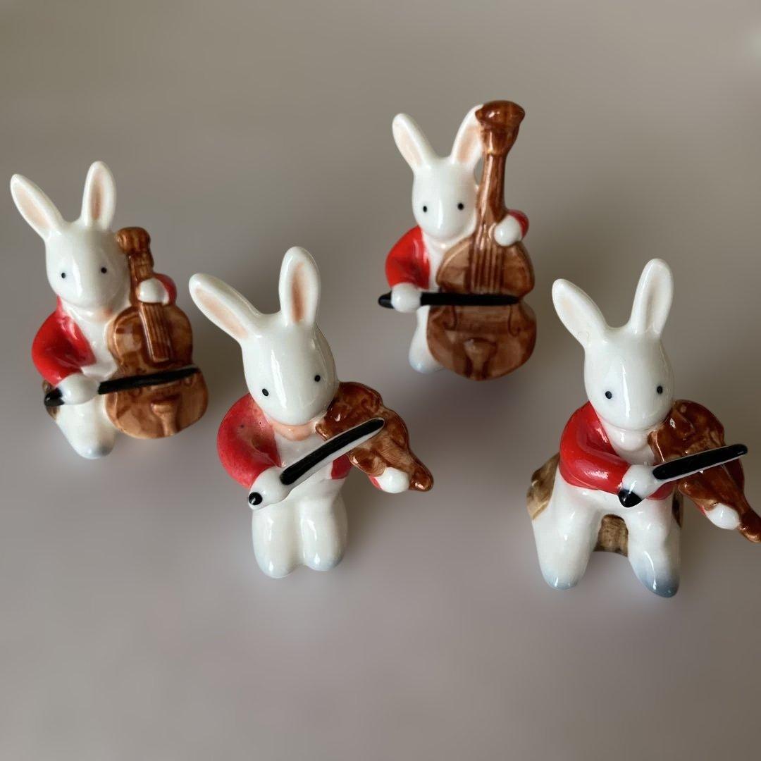 ウサギのオーケストラ　音楽を演奏するウサギの置物　アンティーク