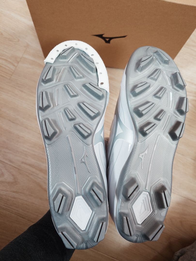 Mizuno 野球　ホワイト スパイク ポイント最新モデル