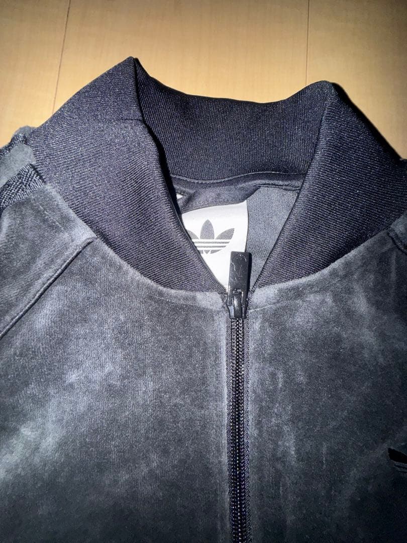 adidasトラックジャケットベロア