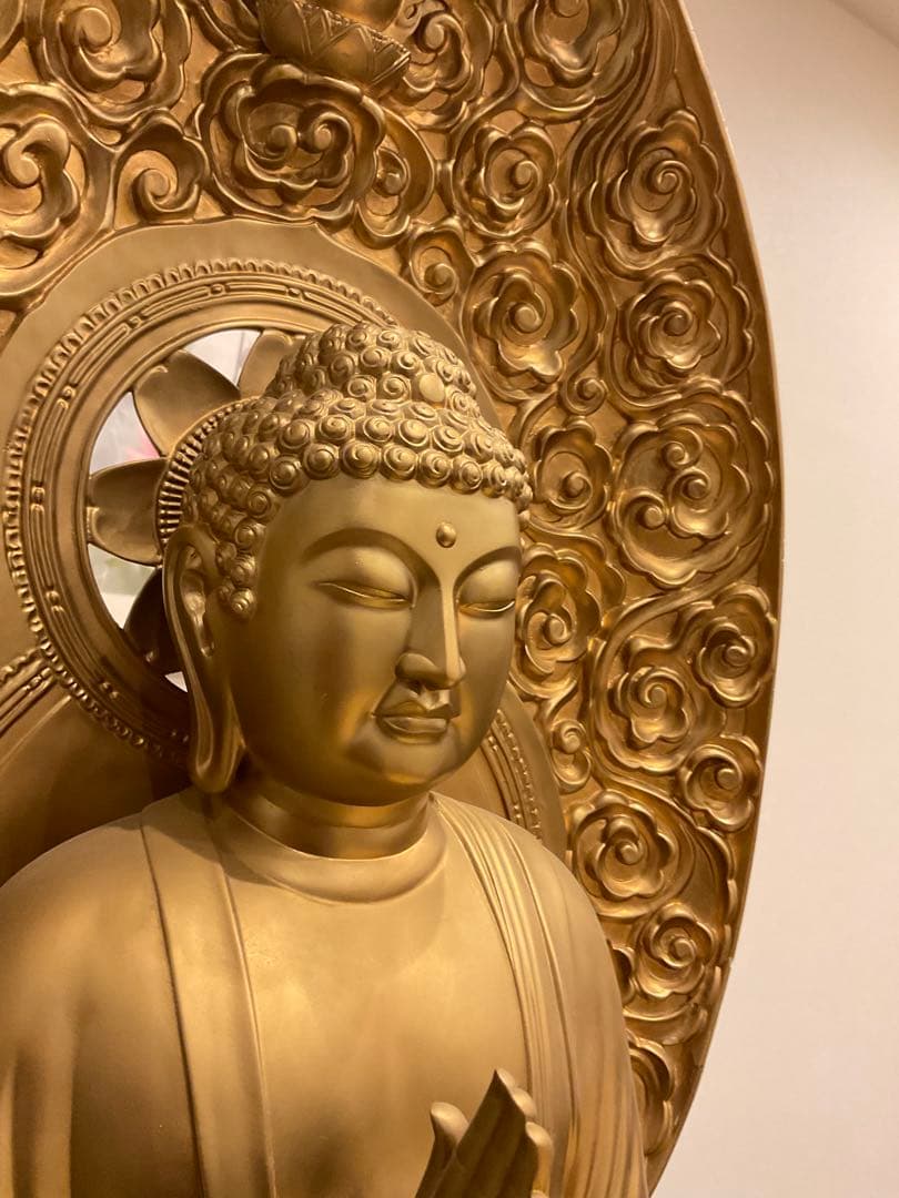 座釈迦　大仏様　プラスチック、合成樹脂製　高さ1m