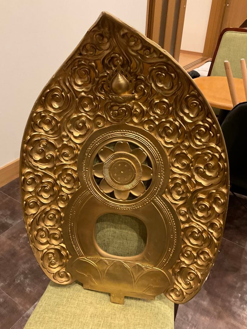 座釈迦　大仏様　プラスチック、合成樹脂製　高さ1m