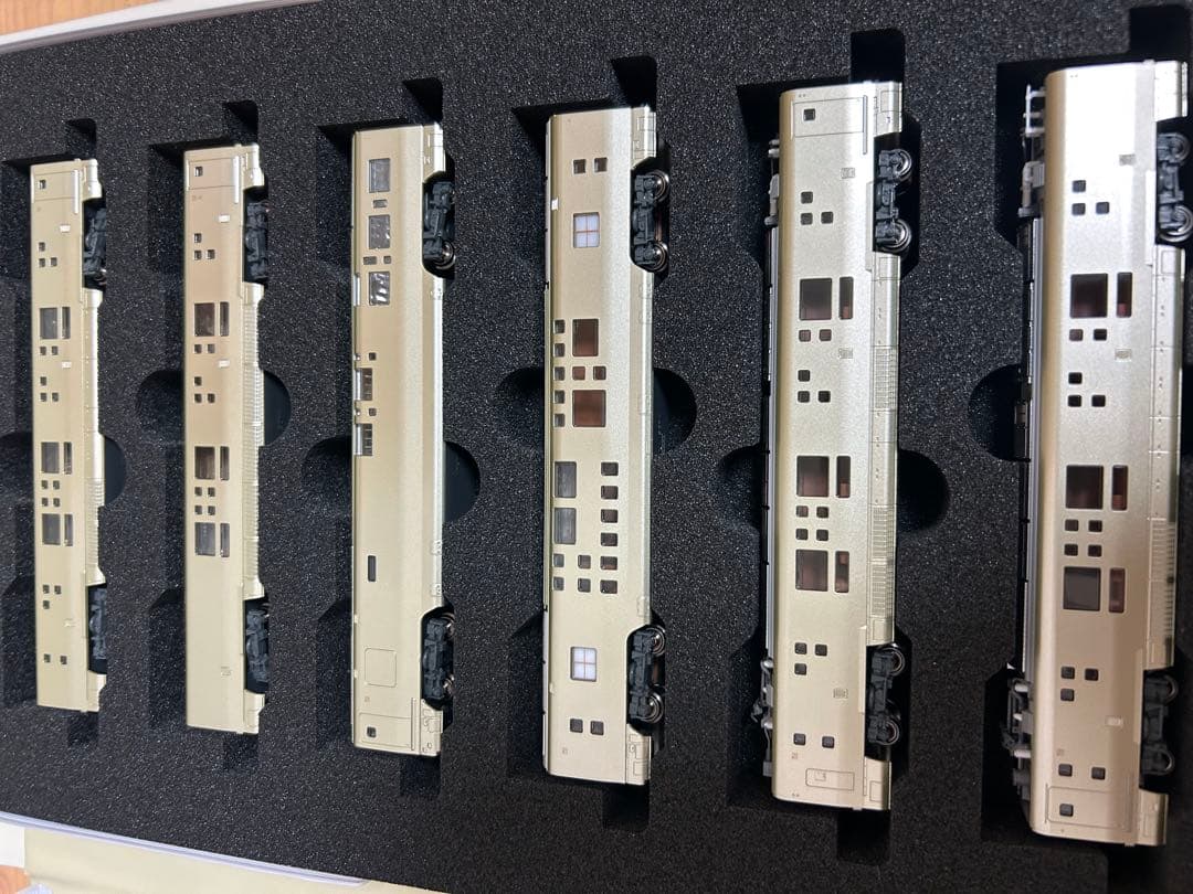 鉄道模型　四季島　KATO 10-1889 10-1890 E001系