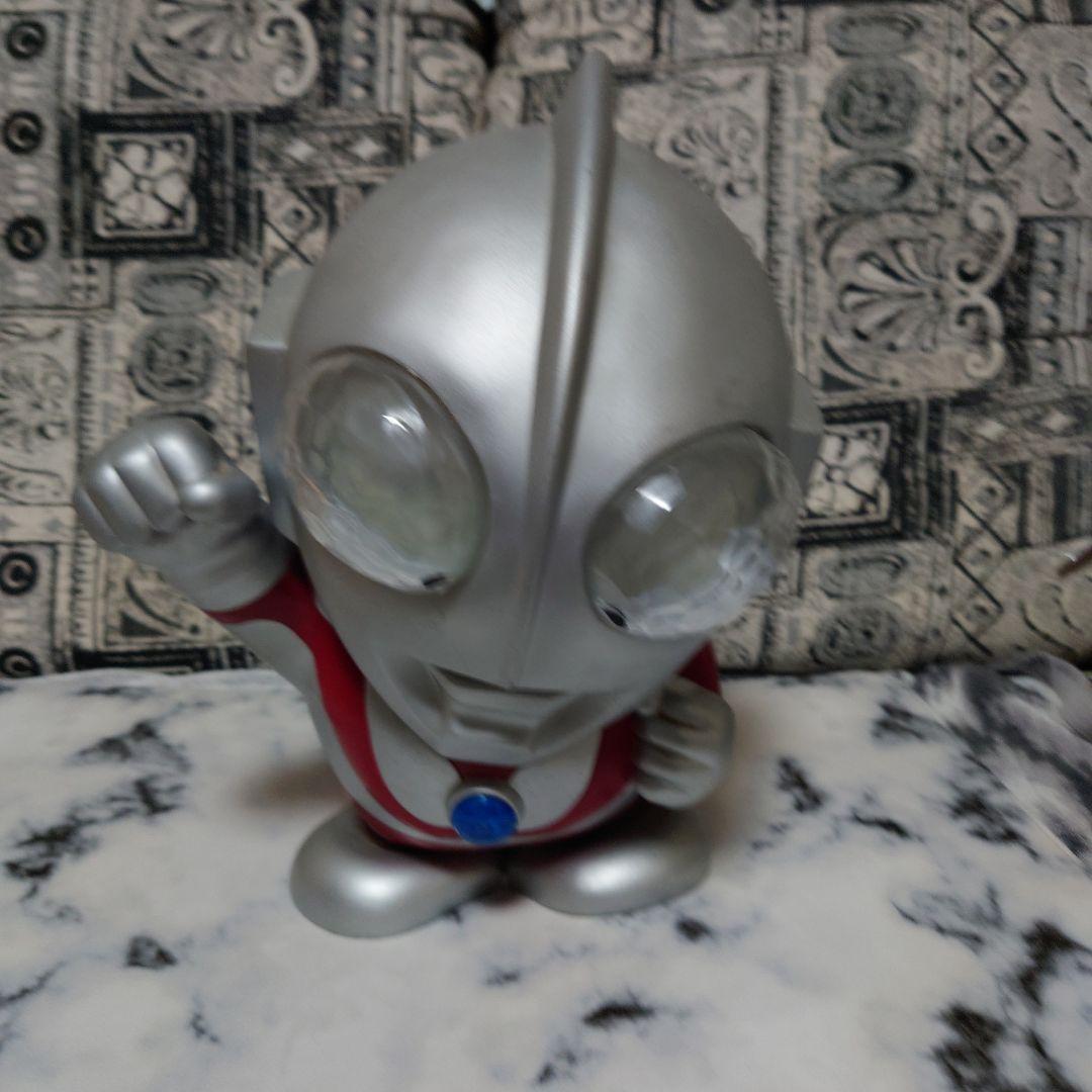 ウルトラマン フィギュア シルバー 赤