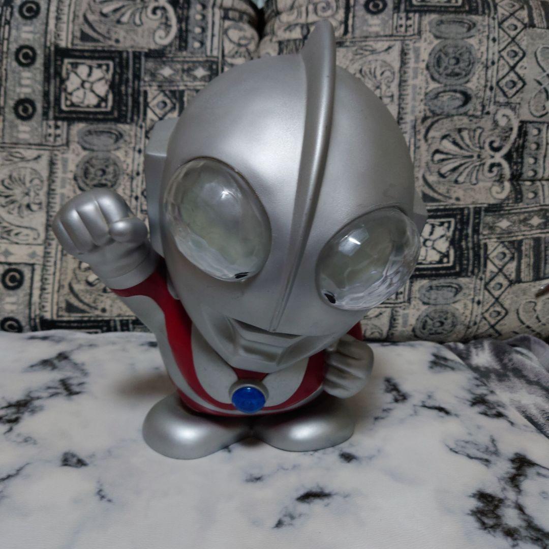 ウルトラマン フィギュア シルバー 赤