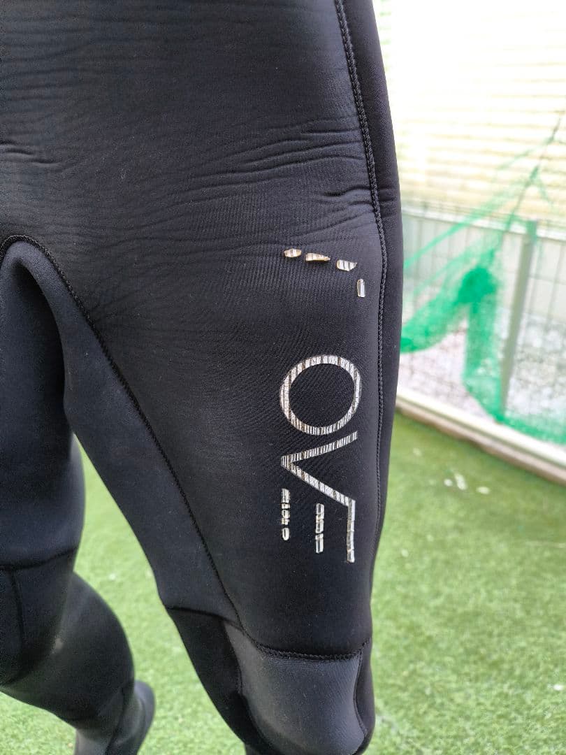 DOVE SURFIN WETSUITS　ドライスーツ