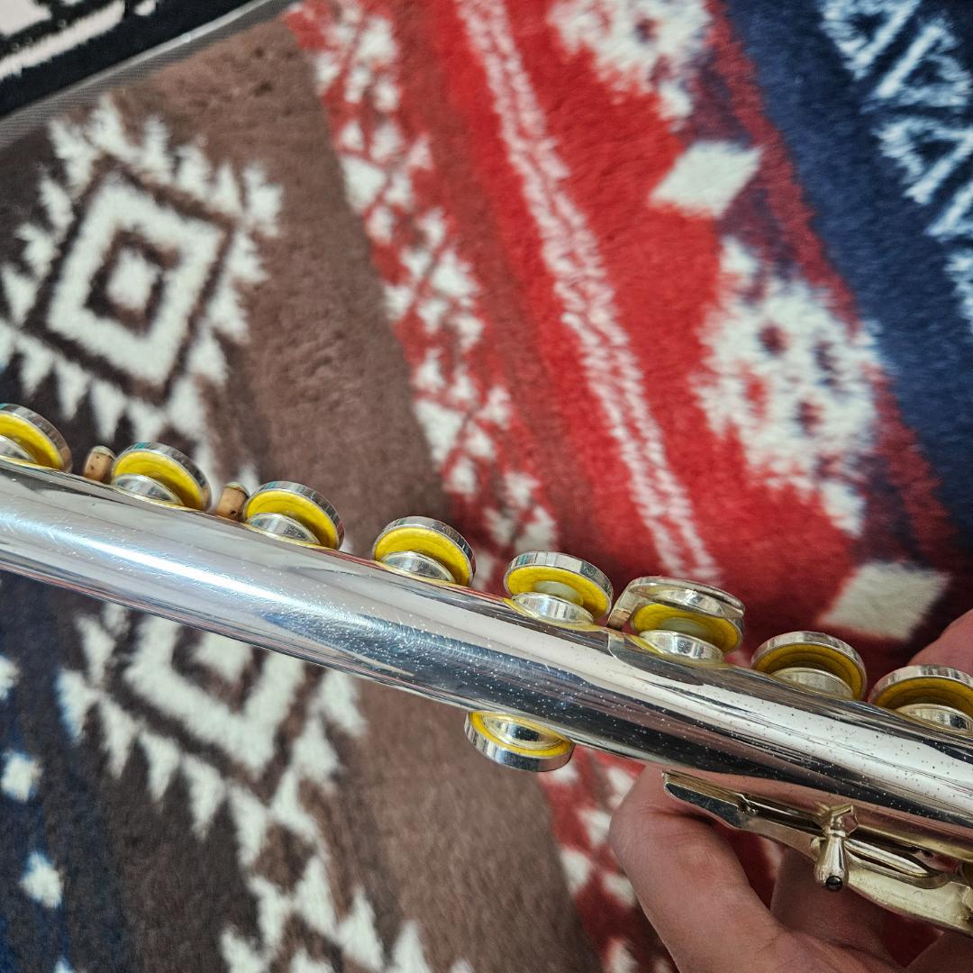 フルート本体 赤い装飾付き